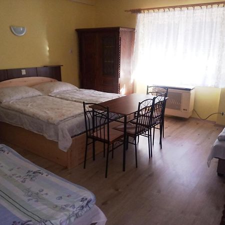 Szivarvany Apartman ギュラ エクステリア 写真