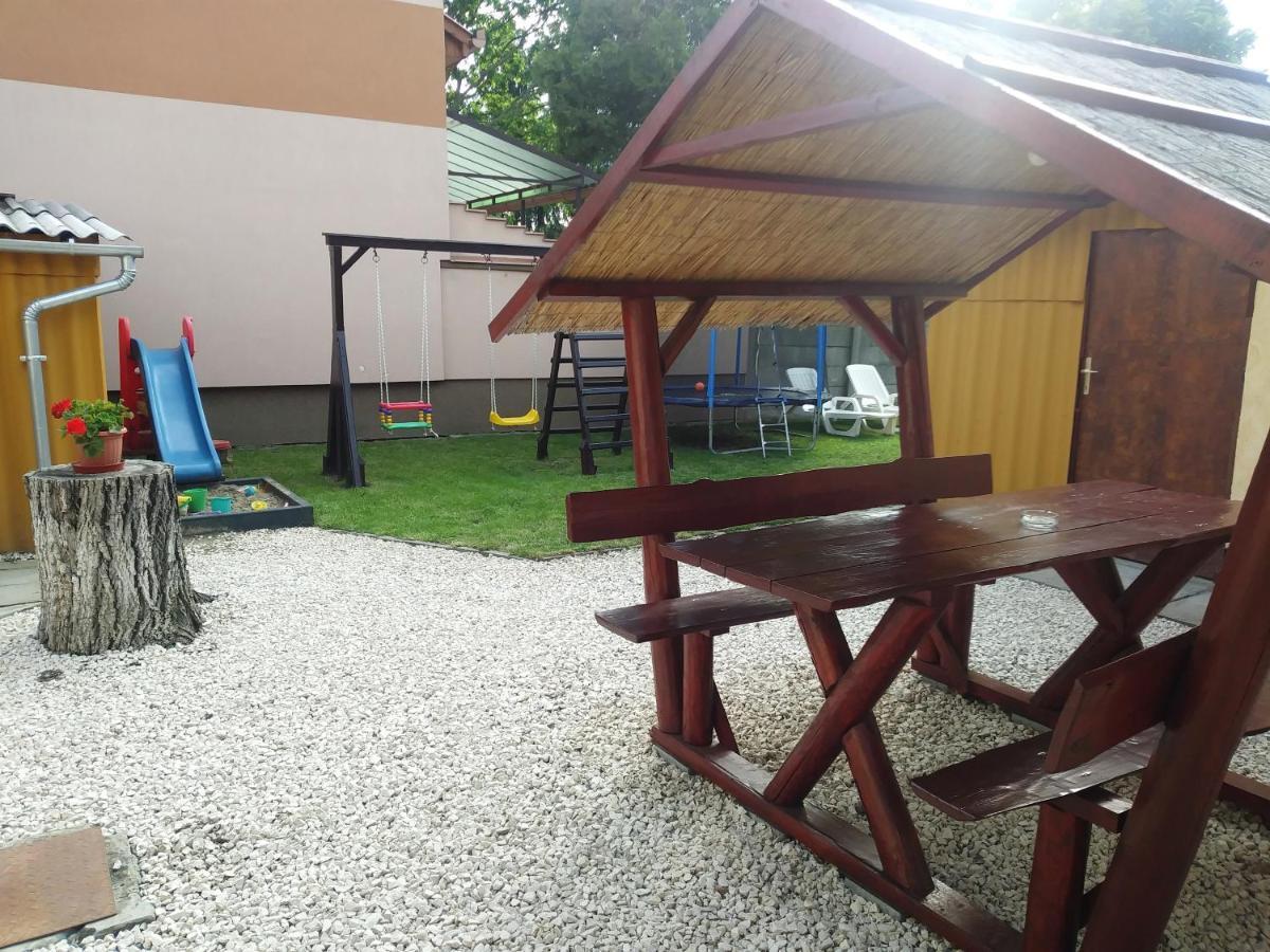 Szivarvany Apartman ギュラ エクステリア 写真